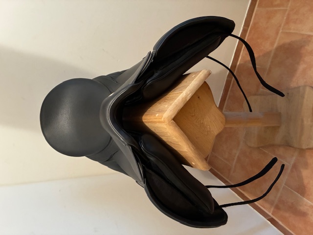 Maxima Dressursattel mit Barockkissen von Deuber & Partner