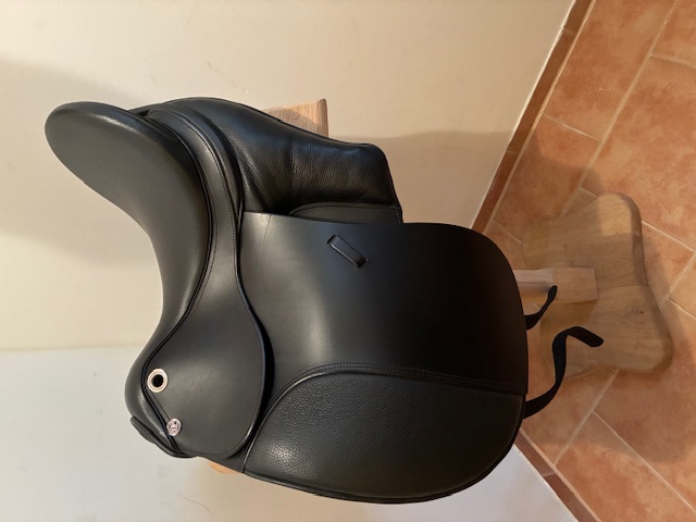 Maxima Dressursattel mit Barockkissen von Deuber & Partner